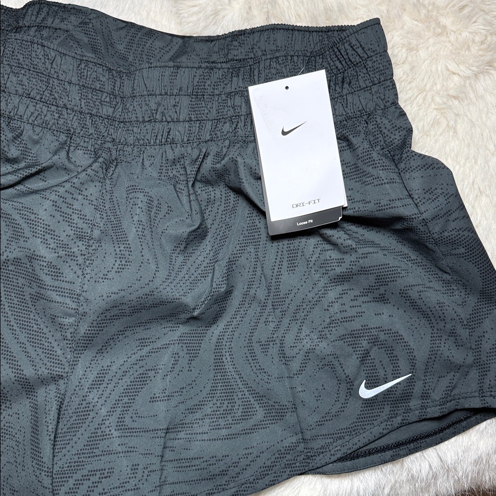 Nike Women's One Dri-FIT Mid-Rise 3" Brief-Lined Printed Shorts